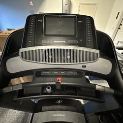 Nordictrack 1750 Commercial Treadmill 