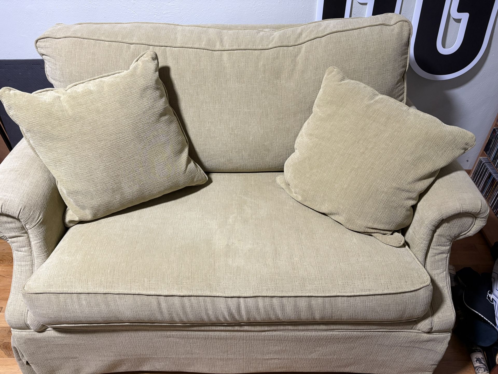 Loveseat/chair