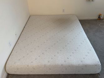 Sleepy’s 8-Inch Queen Size Memory Foam Mattress