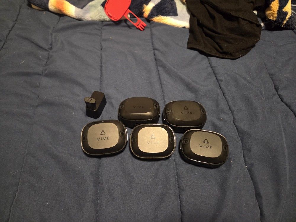 5 Vive Ultimate Trackers (Used)