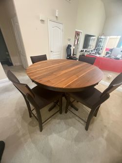 Round Dining Table Set – 4 Chairs – Excellent Condition