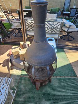 Chimenea fire Pit in Good Condition