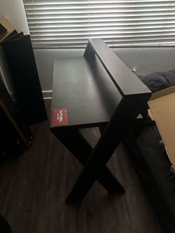 Computer desk