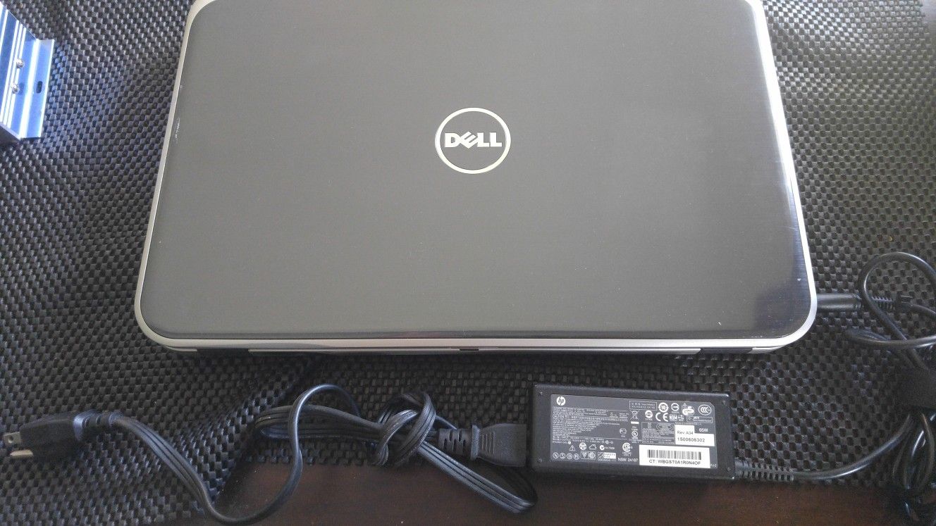 DELL Inspiron Notebook Computer. Broken Screen