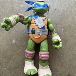 Teenage Mutant Ninja Turtles Interactive Talking Leonardo 10" Figure TMNT