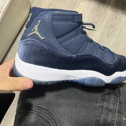 Jordan 11s Retro Midnight Navy Velvet Size 
