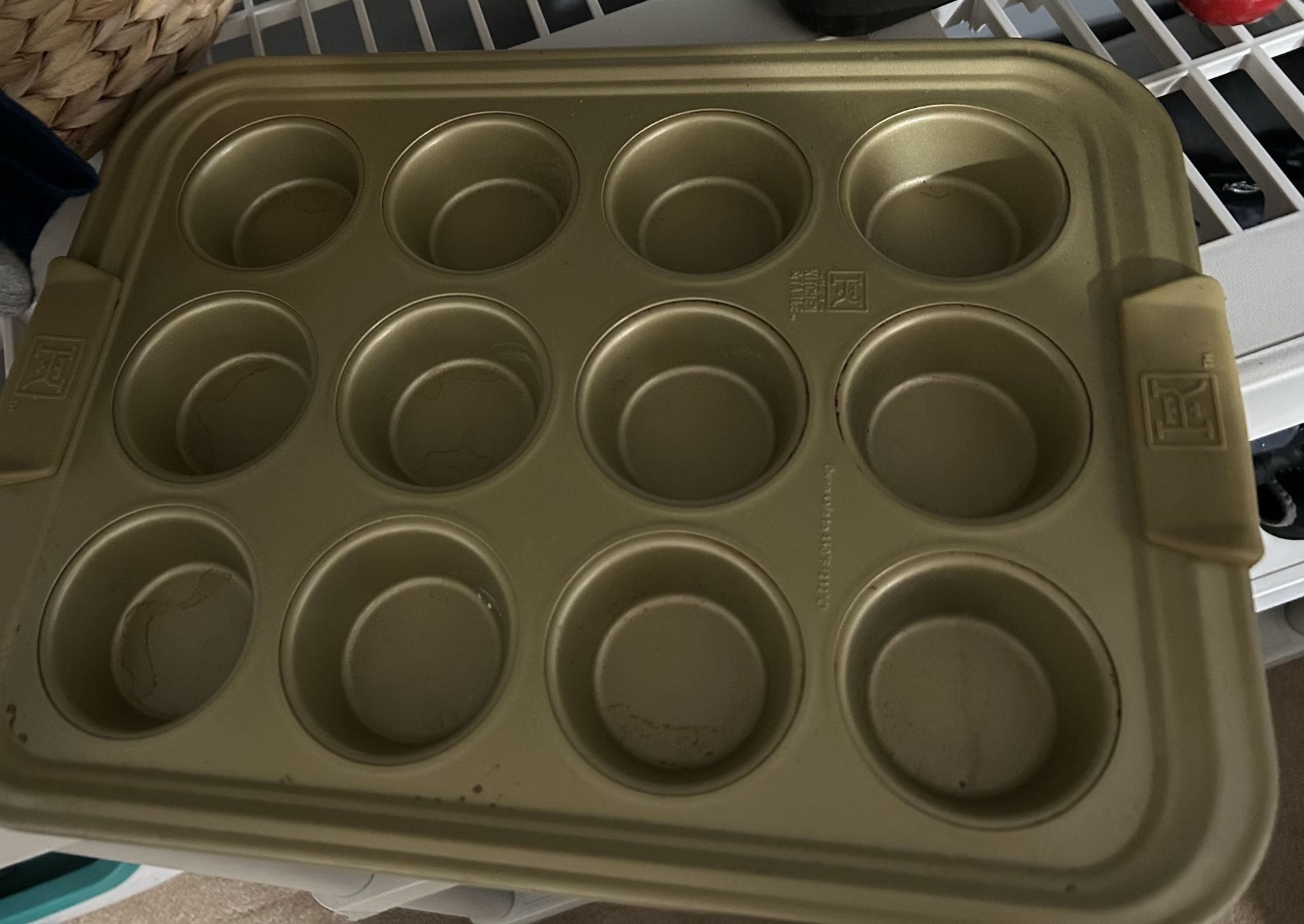 Gold muffin pan wm Sonoma
