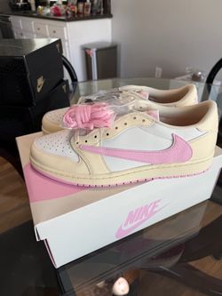 Travis Scott Jordan 1 low shy pink size 12