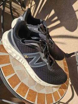 New balance tennis shoes $40