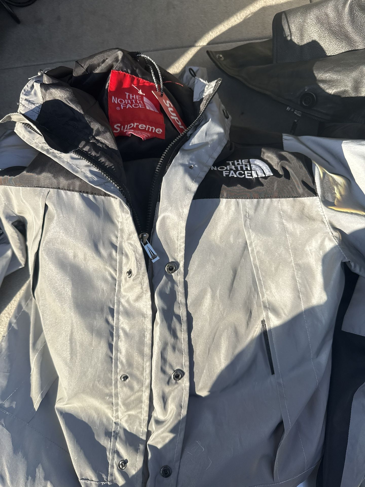 Northface X Supreme Collab Jacket Metallic Size XL