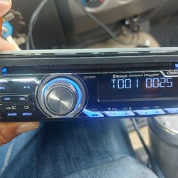 STEREO CLARION CD AUX USB BLUETOOTH 