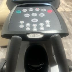 Octane Fitness Elliptical Q37e