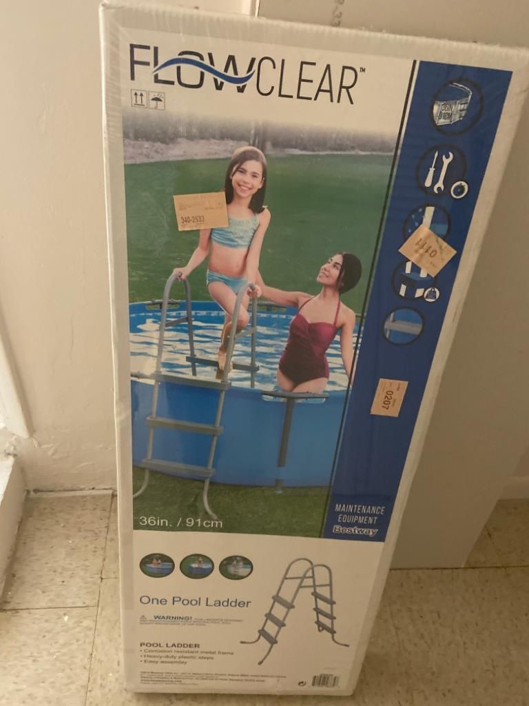 Pool ladder