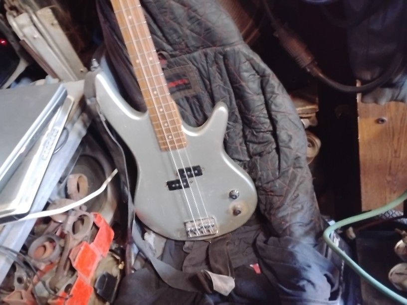 Ibanez GSR 100 Bass Guitar