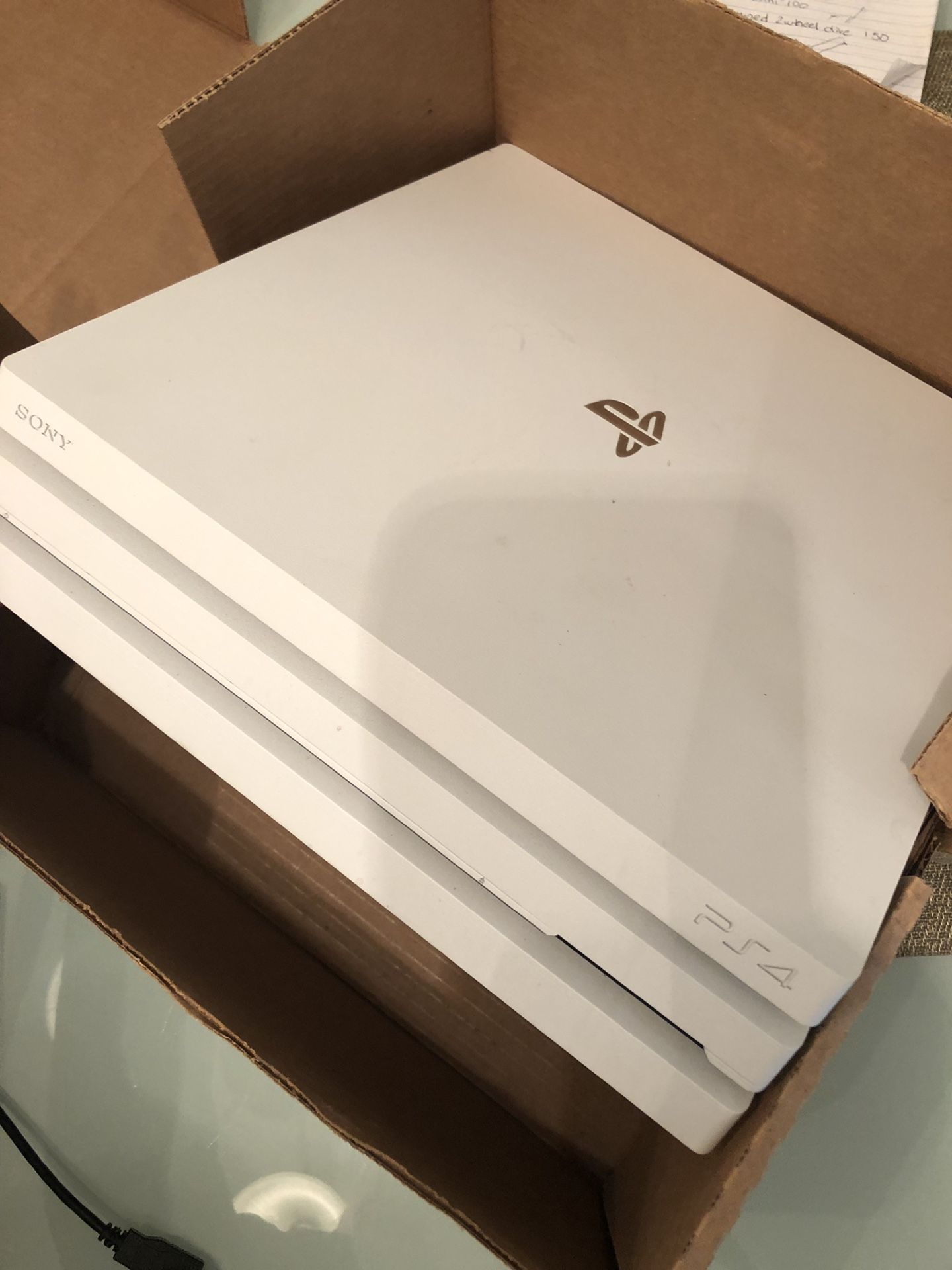 PlayStation 4 limited edition white