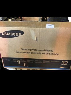Samsung 32” LED Monitor