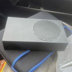 Xbox series s 1TB - NEED GONE