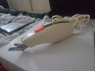 VINTAGE ELECTRIC SCISSORS BY SPEEZORS