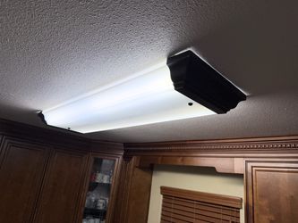 4’ Light fixture
