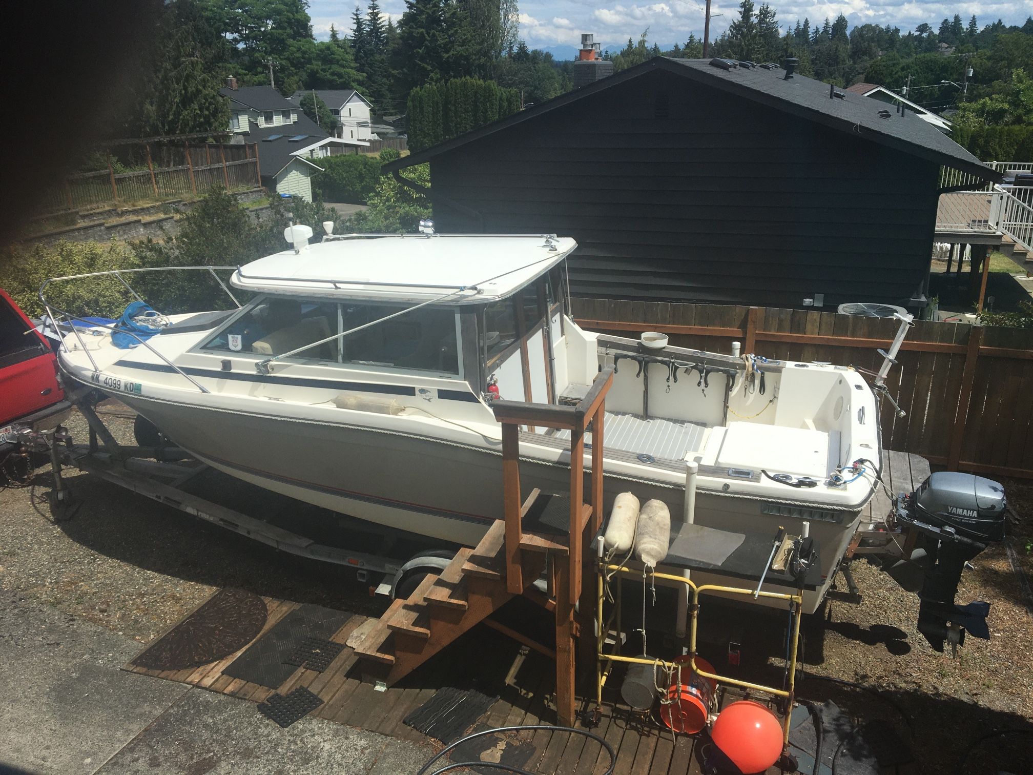 1985 Bayliner Trophy 2460