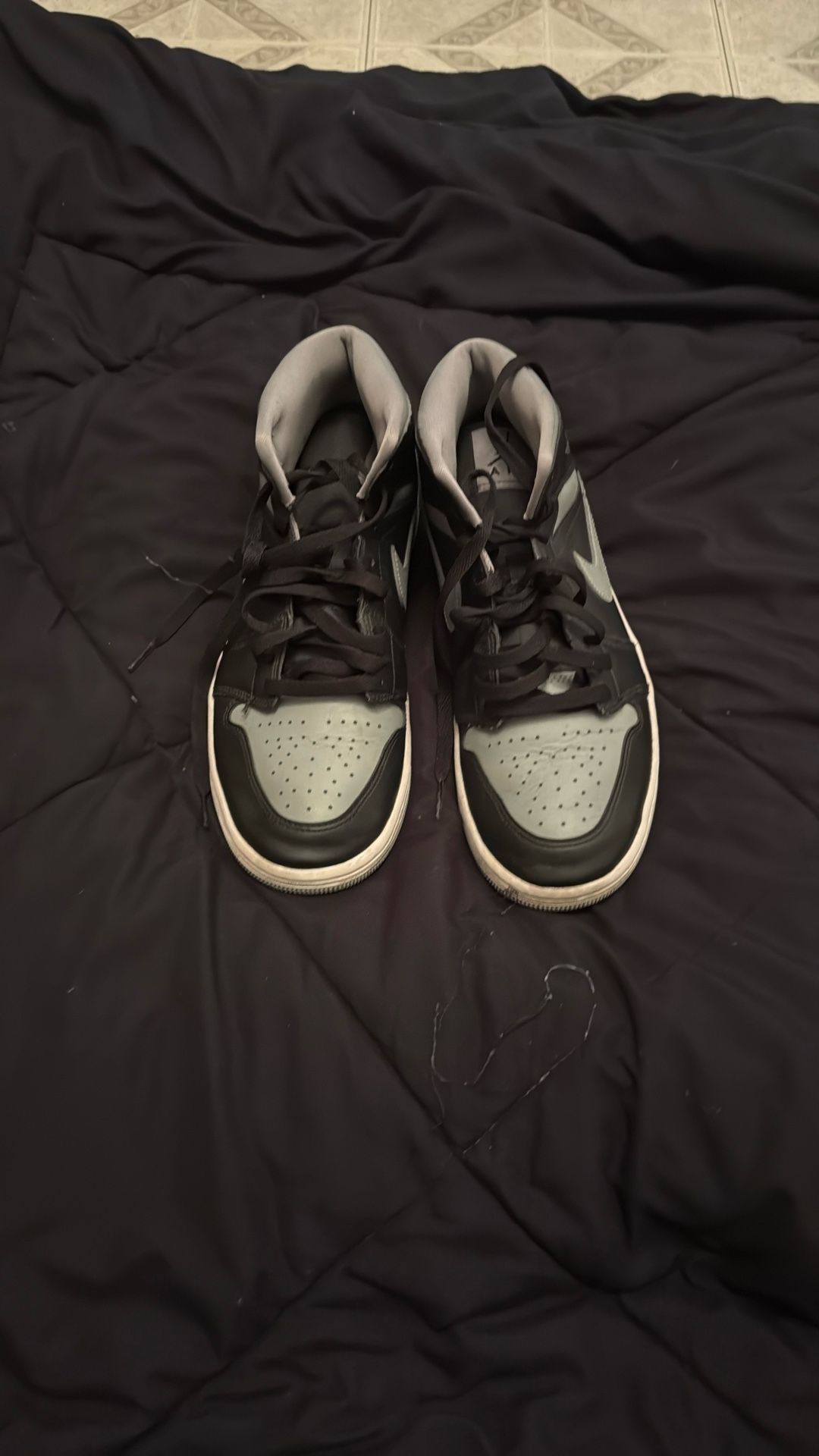 Womens air jorden 1 size 10