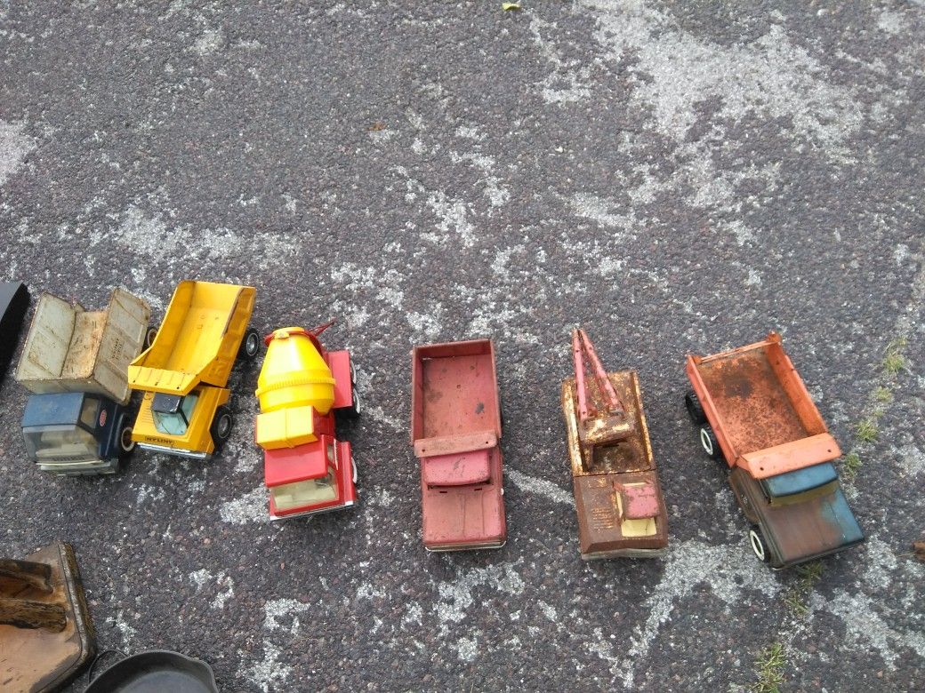 VINTAGE TONKA NYLINT TRUCKS. READ DETAILS