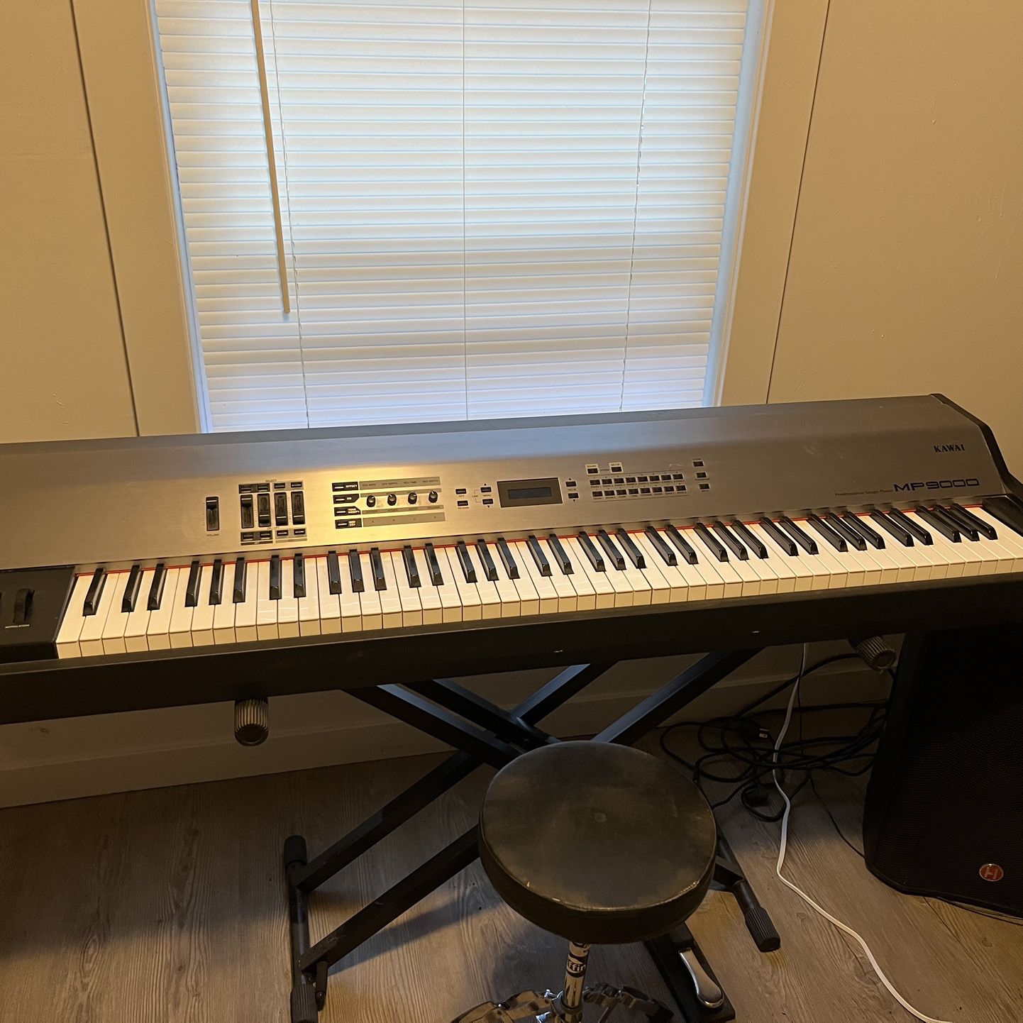 Kawai Mp9000 Professional Stage Piano And Speaker