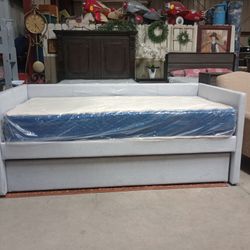 Beds, Bedroom Sets, Bunk Beds, Day Beds & Mattresses 