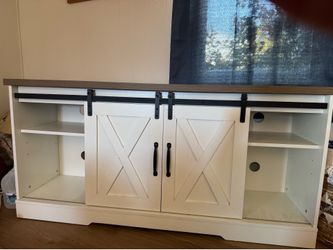 Entertainment center