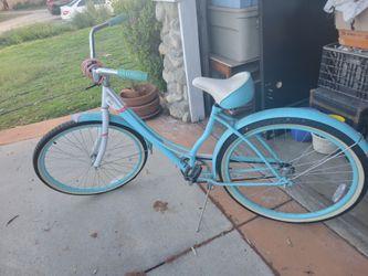 Girls Schwinn Beach Cruiser