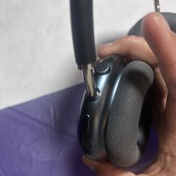 Apple airpod Max midnight color