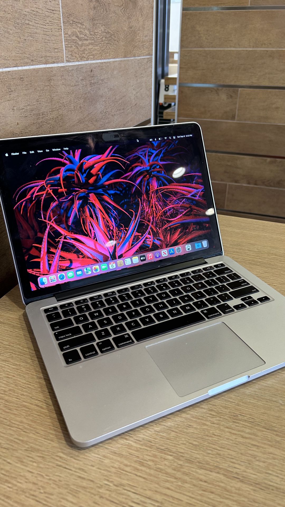 Apple MacBook Pro 13” Retina I5/8GB/256GB SSD $195
