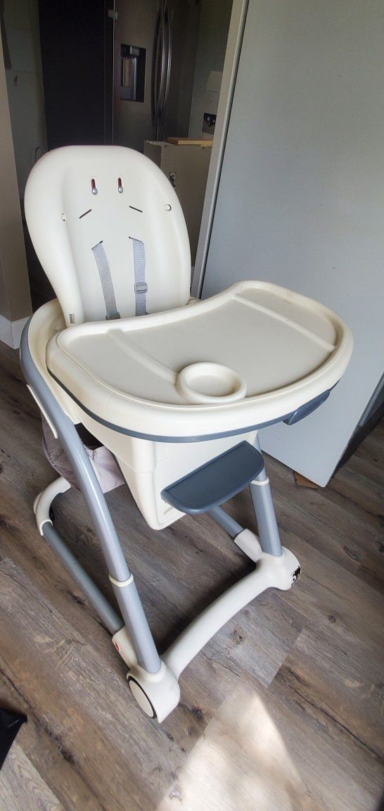 Baby feeding chair
