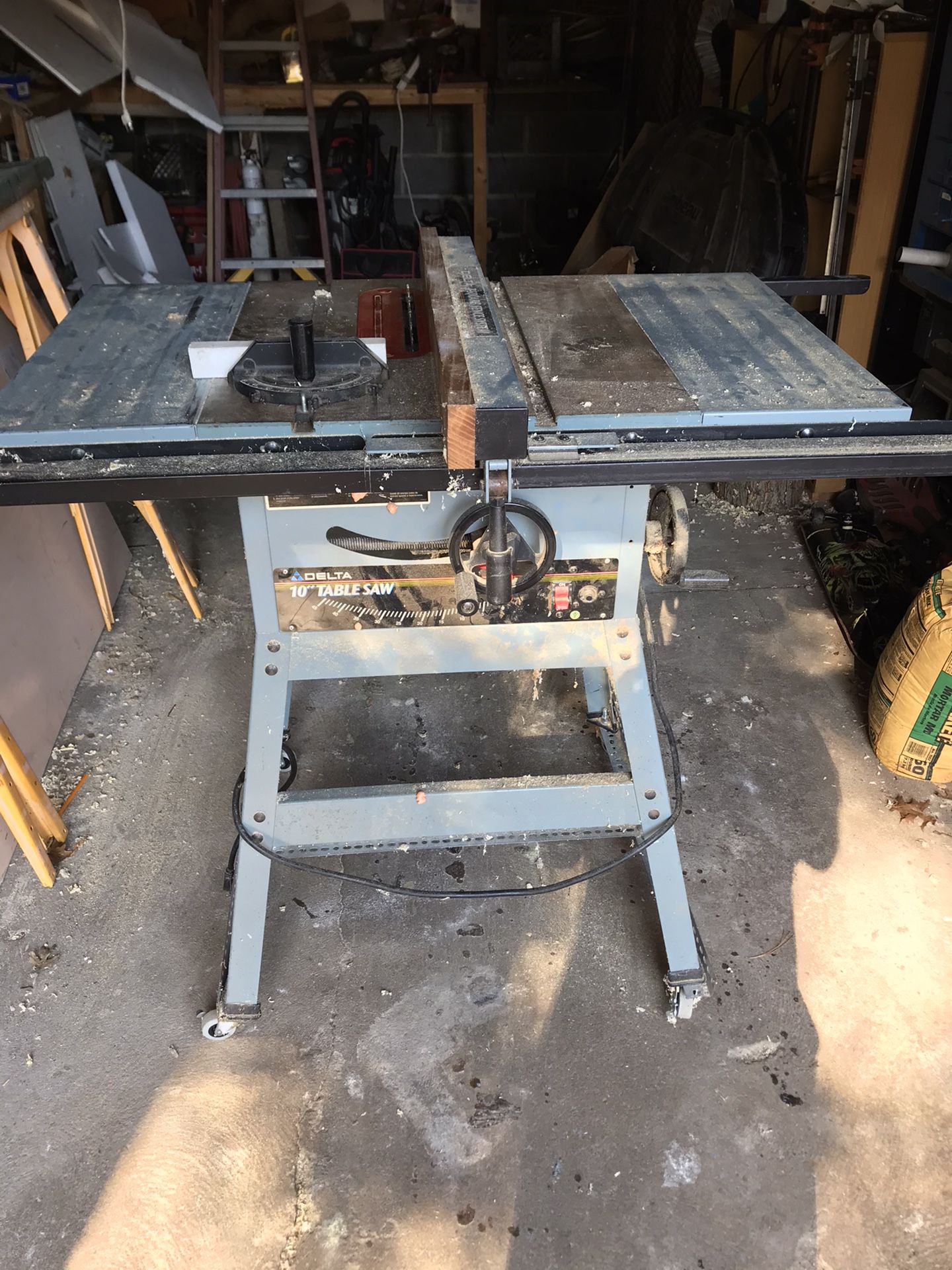 Delta table saw $250 obo-will consider trade for planer