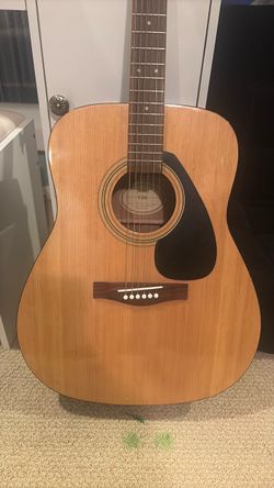 Yamaha F310 Acoustic Guitar