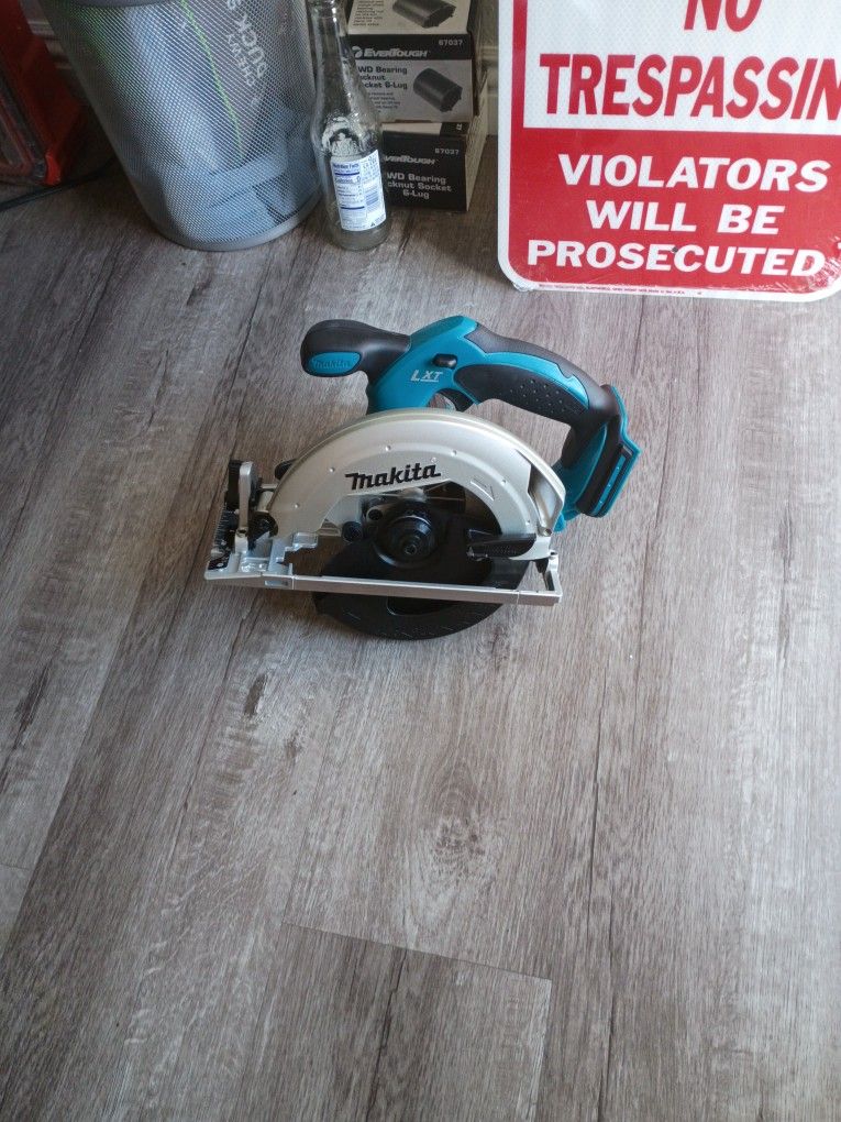 Makita 6 1/2 Right Hand Skill saw