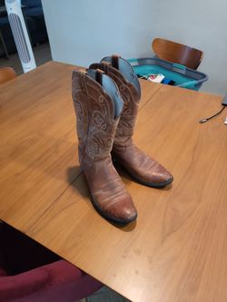 Ariat women's cowboy boots size 8.5