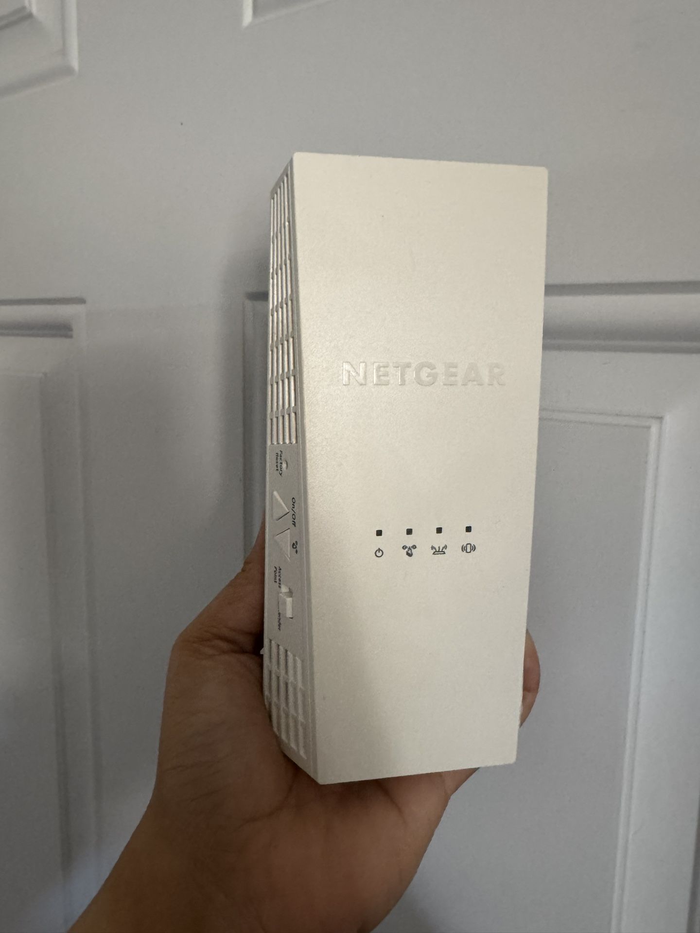 NETGEAR WiFi Mesh Extender