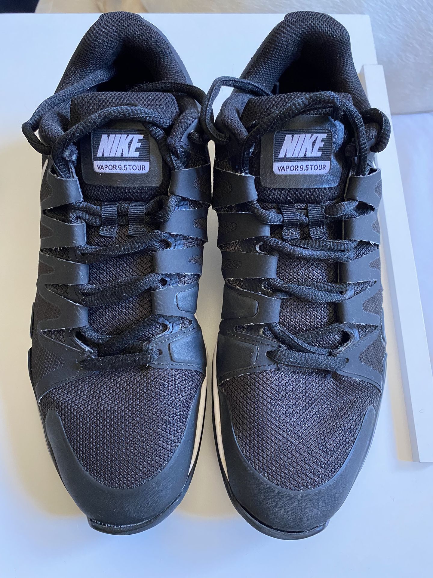 Nike Federer ZOOM VAPOR 9.5 TOUR Men's Tennis Shoes 631458-011 Size 9 Pre-owned