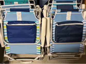 Foldable beach chairs