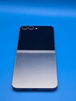 Samsung Galaxy Z Flip 6 256GB Unlock Pristine Condition