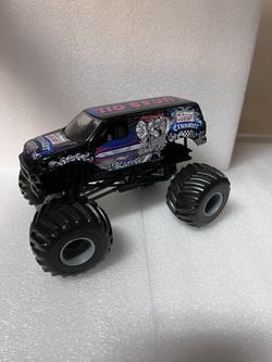 Lucas Oil Crusader" monster truck Big 1/24 Scale Diecast