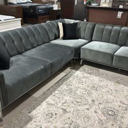 OM• $38 Initial • Brand New& Velvet Couch 🍏 Sectional 