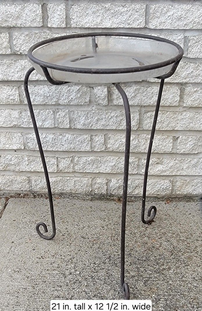 Black Dark Brown Metal Plant Stand With Plastic Saucer