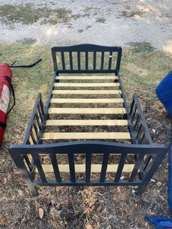 Toddler bed $20 firm available at Desoto