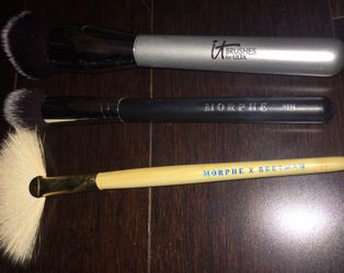 Makeup brushes