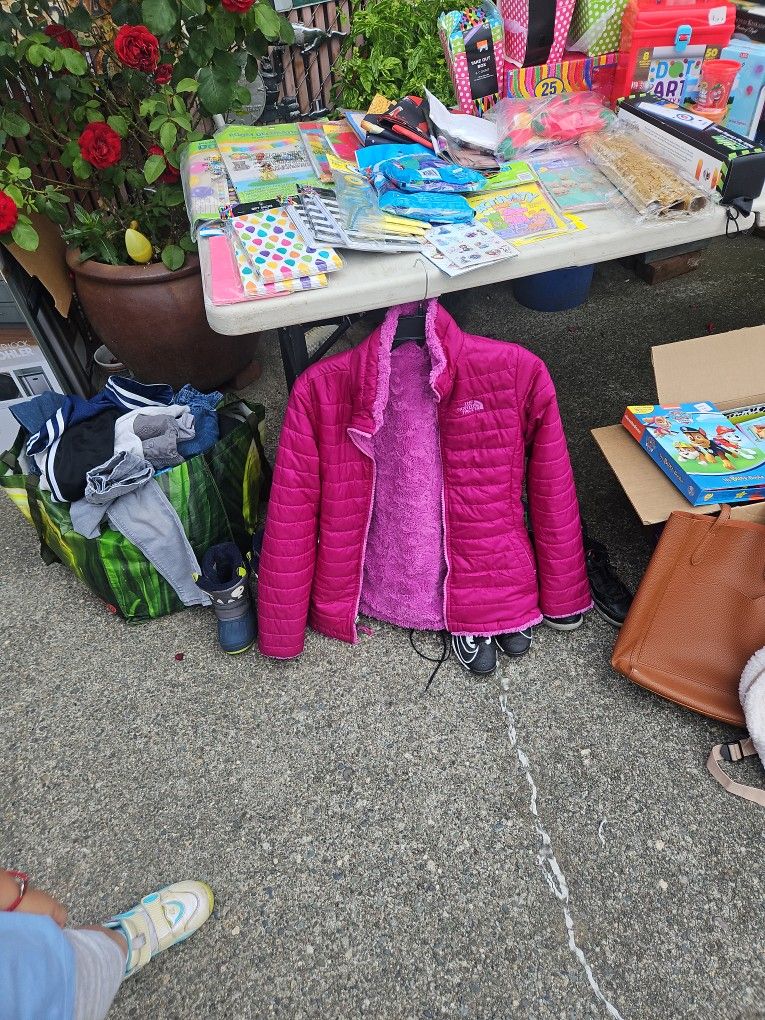 Girls Northface Size XL (18)