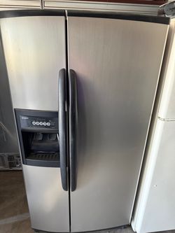 33” kenmore fridge with ICE / Dispencer