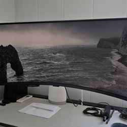 Samsung Odyssey Neo G9 57” (Largest Model) + Ergotron Arm – Excellent Condition