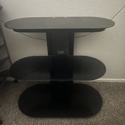 TV Stand For Small TV/ Mueble Para Televisión Pequeña.